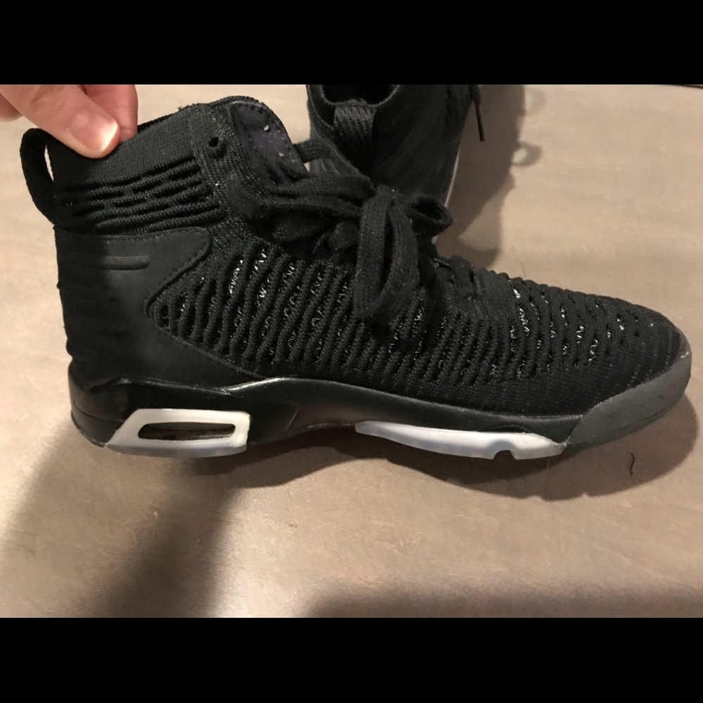 Boys Air Jordan’s sneakers worn once